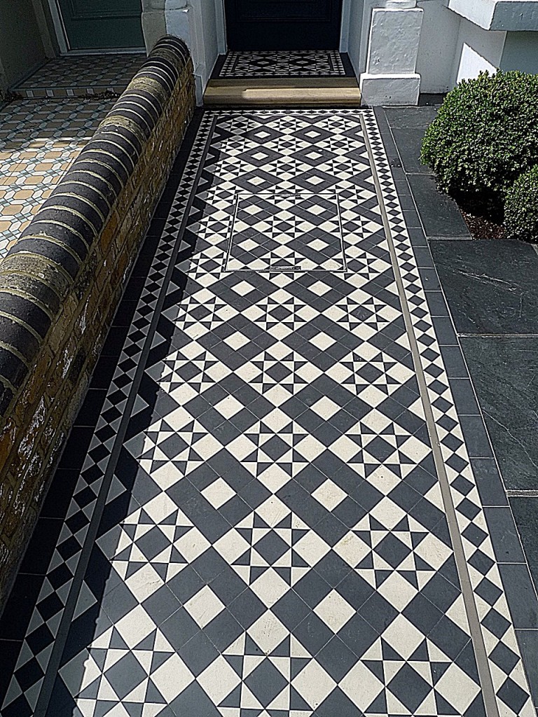 Victorian black and white mosaic small garden privacy London Dulwich Wimbledon Putney Wandsworth
